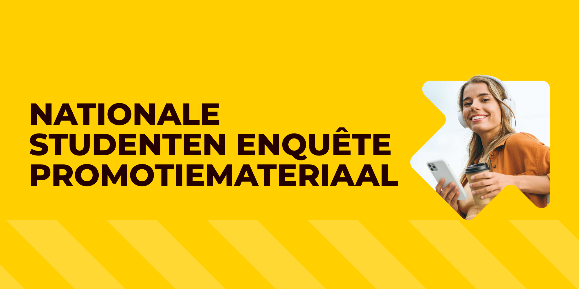 Banner van de Nationale Studenten Enquête met de tekst ‘Nationale Studenten Enquête Promotiemateriaal’. Rechts staat een student die lacht en een telefoon en koffiebeker vasthoudt, op een gele achtergrond met diagonale strepen